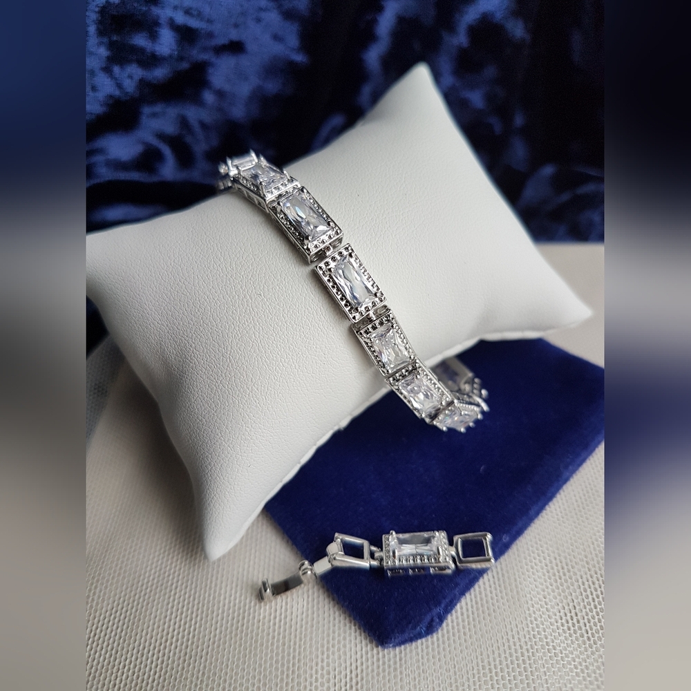 Swarovski Elements 925 Silver Clear Rectangular Halo Tennis Bracelet NEW - Picture 6 of 14